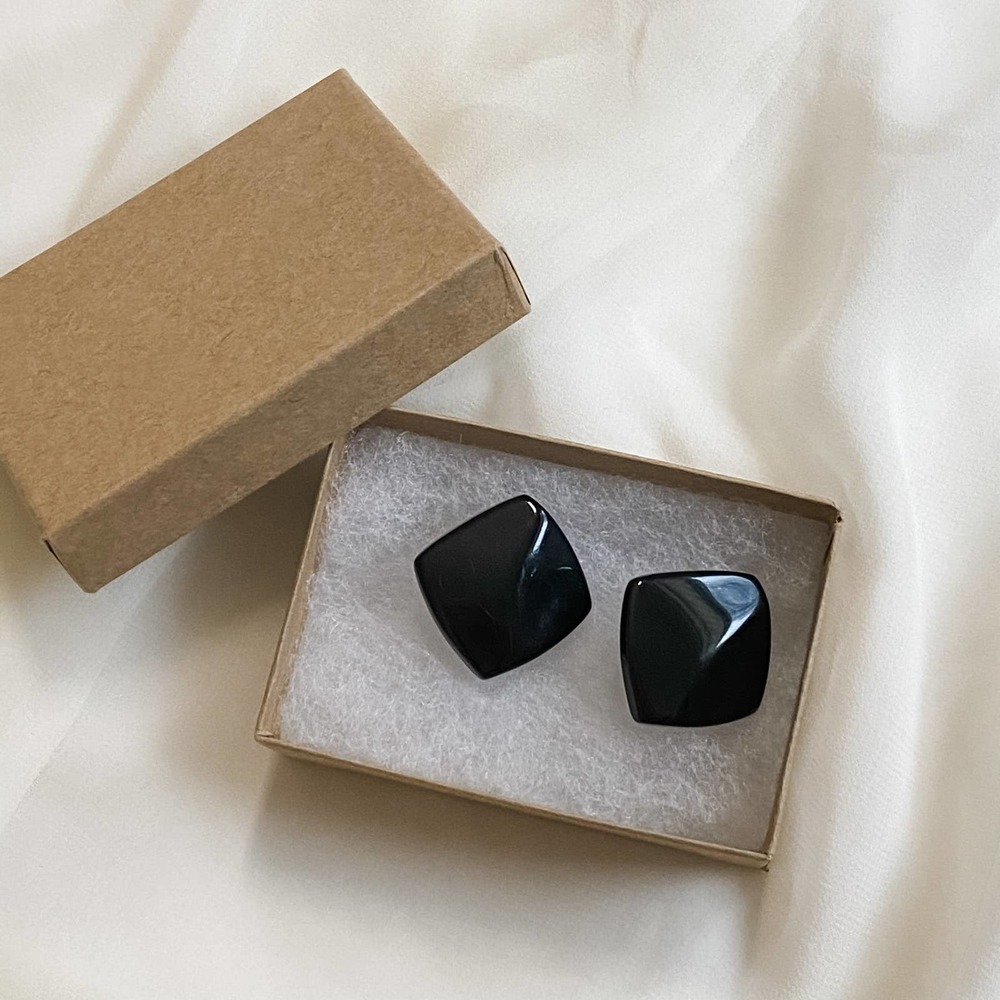 VTG Wavy Black Square Clip Earrings - Picture 3 of 7